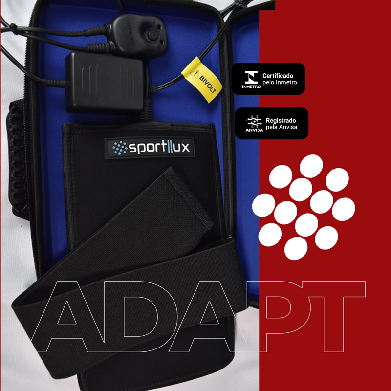 Paciente usando a manta de LED Sportllux Advanced Pro Adapt no cotovelo